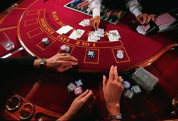 Meja baccarat live dealer di poster303 dengan tabel pembayaran standar
